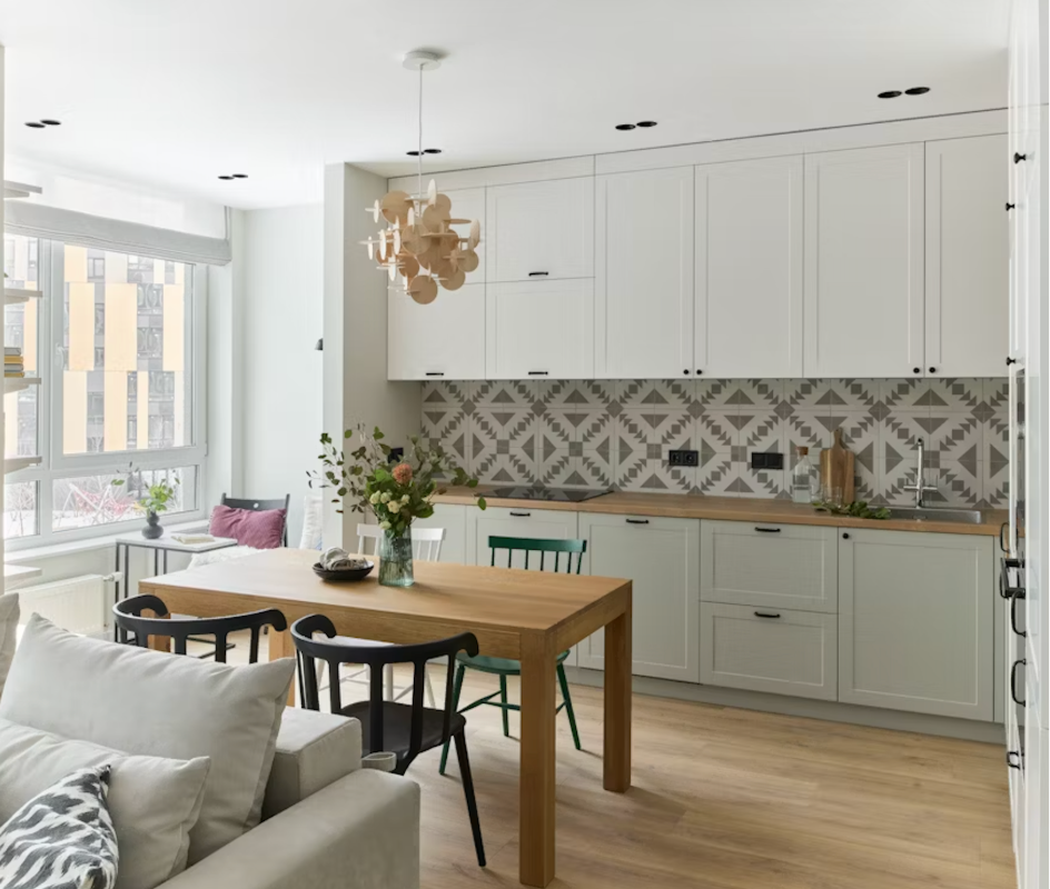 open floor-plan of townhome.  Beautiful backsplash. 